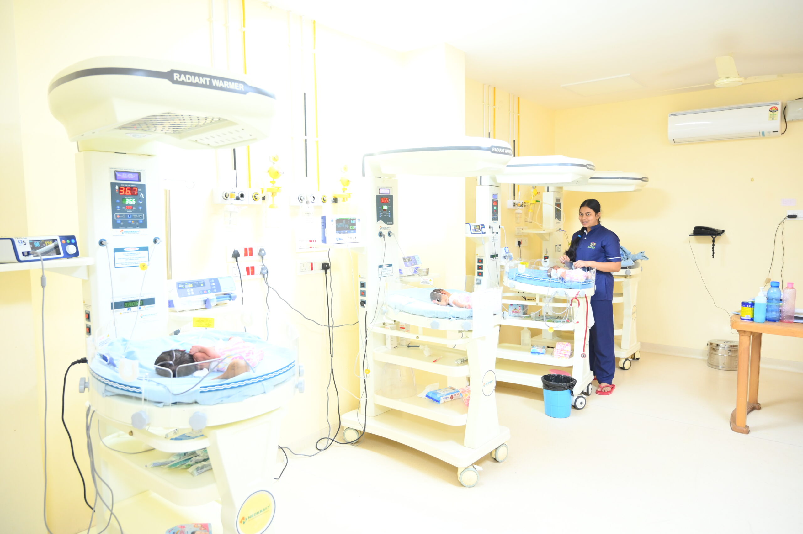Neonatal intensive care unit with incubators